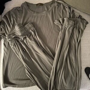 Olive green nuuds pj pants 
Small